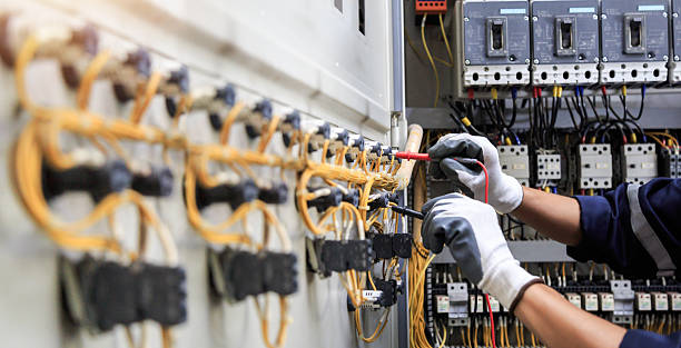 Professional Electrician technician working in Sunrise, FL